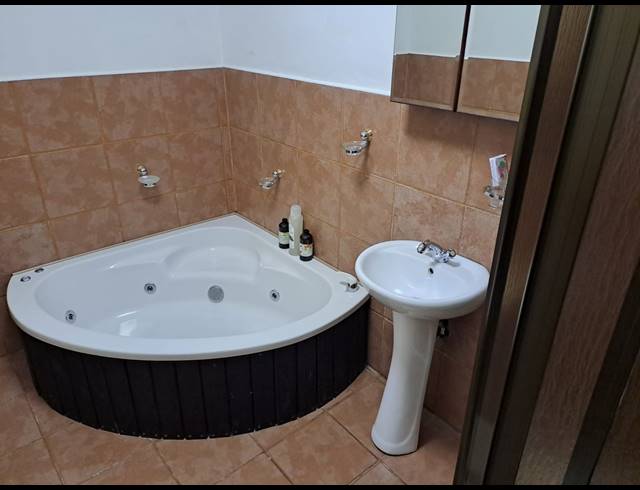 12 BEDROOM HOUSE FOR SALE IN HAYFIELDS